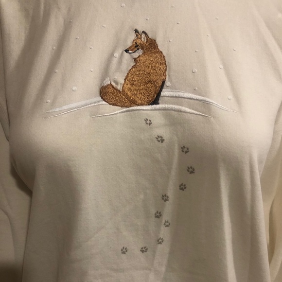 Cozy Winter Fox Sweatshirt - Picture 2 of 6